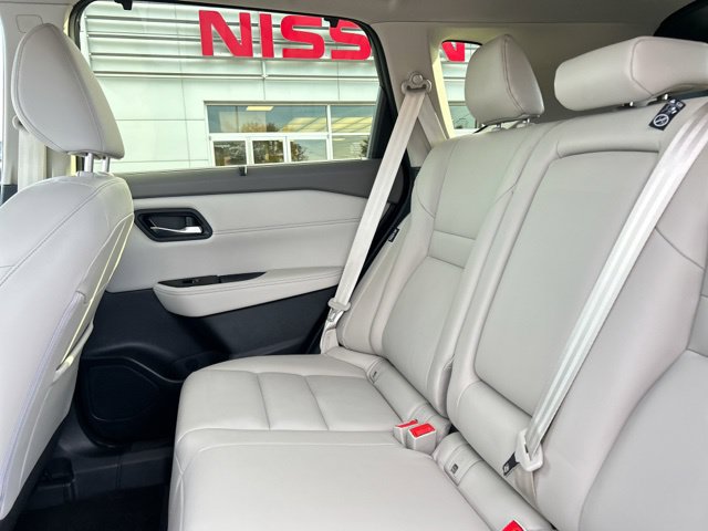 Used 2025 Nissan Rogue SL w/ Tech Package AWD/4WD image 18