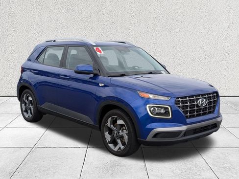 Used 2024 Hyundai Venue Limited FWD image 1