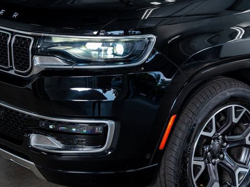 Used 2023 Jeep Wagoneer Series III w/ Preferred Equipment Group image 12