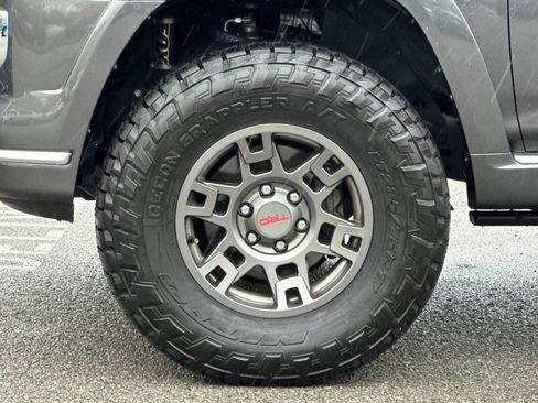 Used 2022 Toyota 4Runner Limited AWD/4WD image 33
