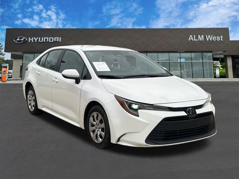 Used 2024 Toyota Corolla LE image 3