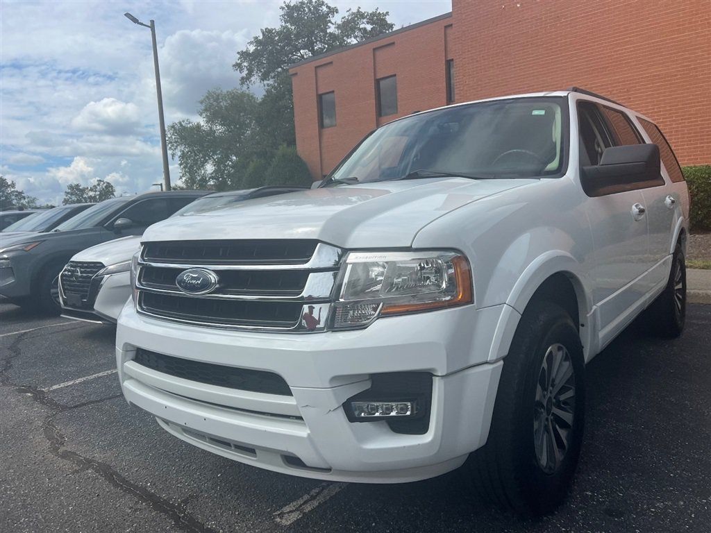 Used 2017 Ford Expedition XLT w/ Equipment Group 202A RWD image 2