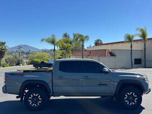 Used 2022 Toyota Tacoma TRD Off-Road w/ Technology Package image 5