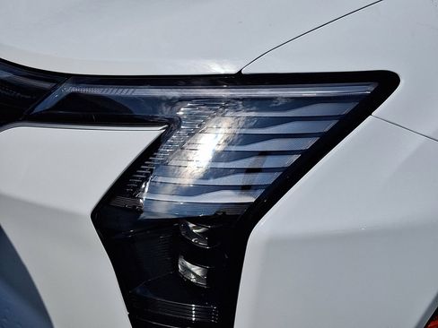 New 2027 Chrysler Pacifica Select FWD image 2