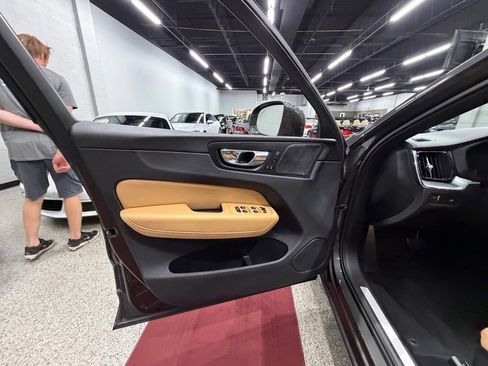 Used 2019 Volvo XC60 T6 Momentum w/ Advanced Package AWD/4WD image 18