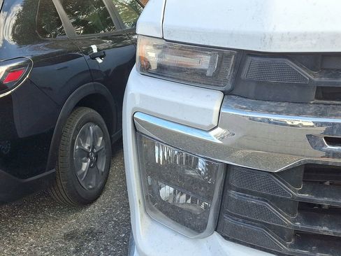 Used 2025 Chevrolet Silverado 2500 LT image 4