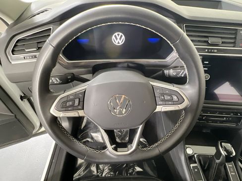 Used 2022 Volkswagen Tiguan SE image 11