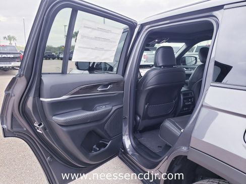 New 2025 Jeep Grand Cherokee Limited image 13