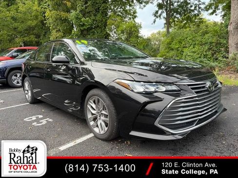 Used 2019 Toyota Avalon XLE w/ Moonroof Package FWD image 1