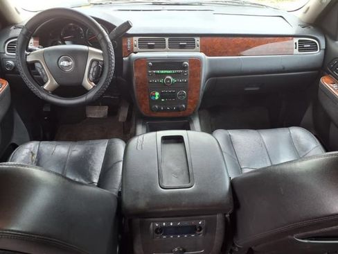 Used 2013 Chevrolet Suburban LT w/ Luxury Package RWD image 10