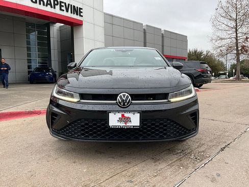 Used 2025 Volkswagen Jetta Sport image 4