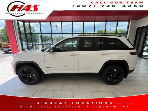 Used 2023 Jeep Grand Cherokee Limited w/ Black Appearance Package AWD/4WD image 2