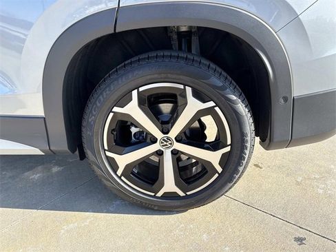New 2026 Volkswagen Tiguan SE image 24