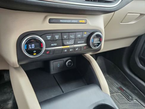 Used 2020 Ford Escape Titanium AWD/4WD image 11