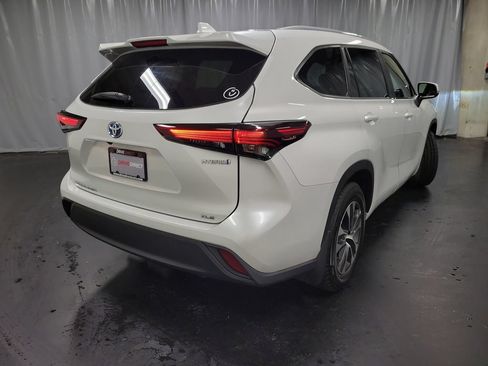 Used 2024 Toyota Highlander XLE AWD/4WD image 8