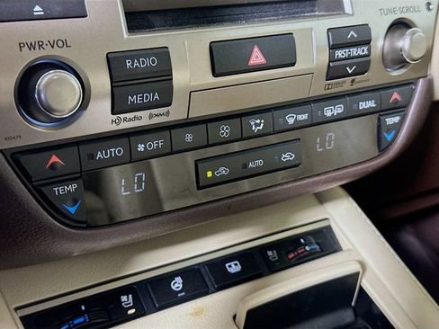 Used 2016 Lexus ES 350 w/ Luxury Package w/Wood Trim FWD image 19