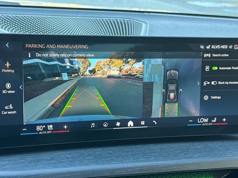 Used 2025 BMW 330i Sedan w/ Premium Package image 25