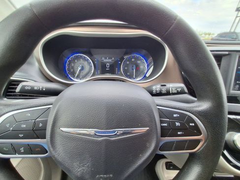 Used 2020 Chrysler Voyager L FWD image 13