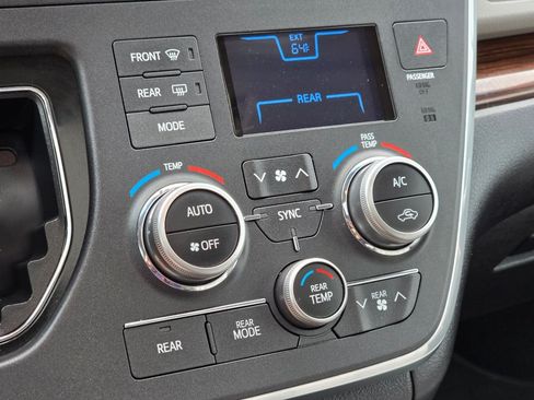Used 2015 Toyota Sienna Limited Premium AWD/4WD image 12
