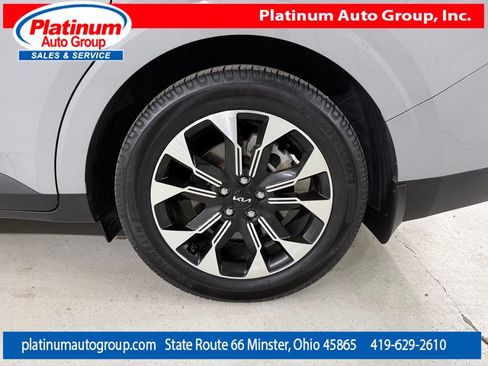 Used 2023 Kia Carnival EX FWD image 56