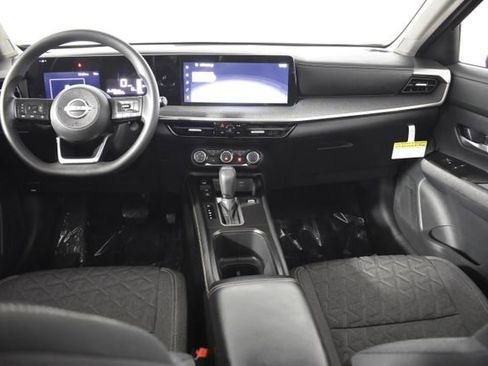 Certified 2025 Nissan Kicks SV w/ SV Premium Package AWD/4WD image 24