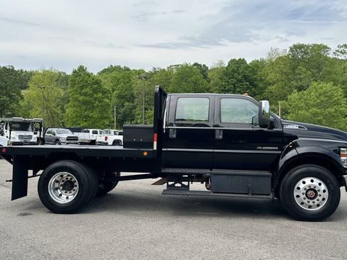 Used 2018 Ford F650 2WD Crew Cab Super Duty image 3