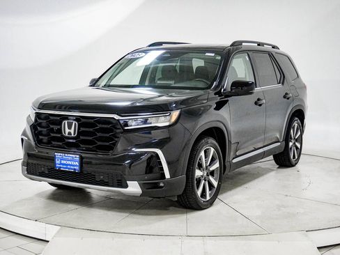 Used 2023 Honda Pilot Touring image 3