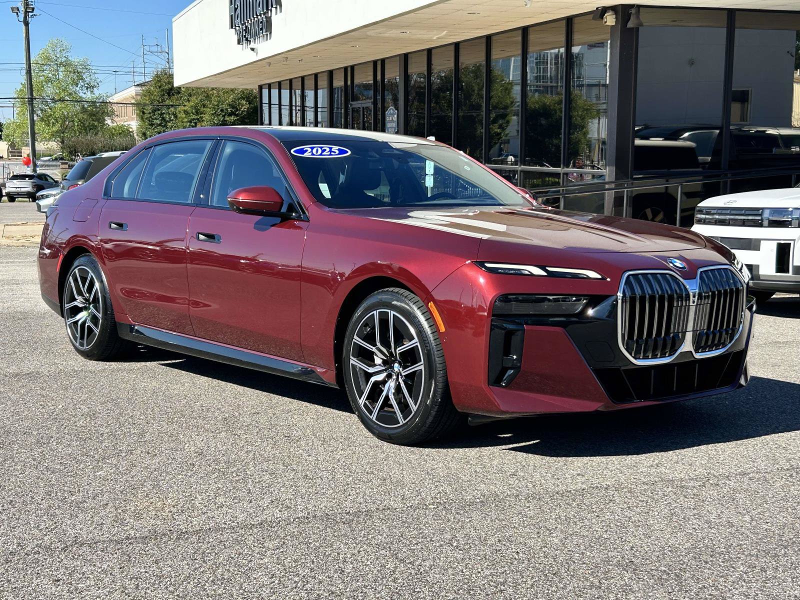 Used 2025 BMW 740i RWD image 1
