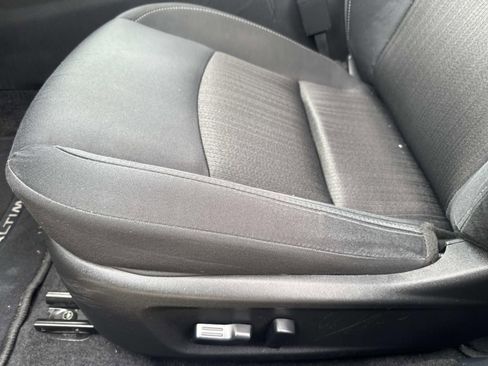 Used 2025 Nissan Altima 2.5 SV FWD image 21