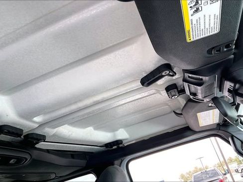 Used 2024 Jeep Wrangler Unlimited w/ Technology Group AWD/4WD image 29