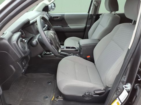 Used 2022 Toyota Tacoma SR image 5