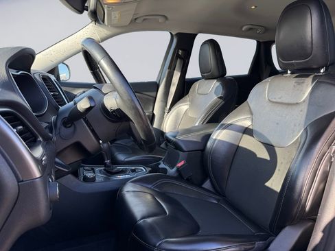 Used 2020 Jeep Cherokee Latitude w/ Quick Order Package 26F North image 12