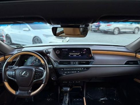 Used 2019 Lexus ES 300h w/ Luxury Package image 33