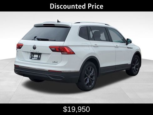 Used 2022 Volkswagen Tiguan SE FWD image 3
