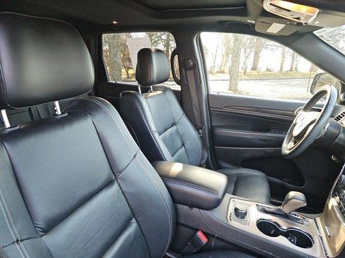 Used 2017 Jeep Grand Cherokee Limited w/ Trailer Tow Group IV image 12