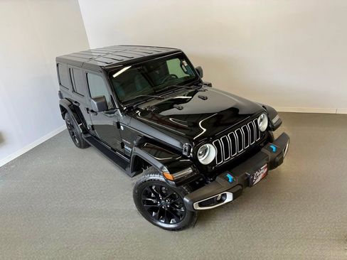 Used 2024 Jeep Wrangler Unlimited Sahara image 2