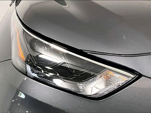 Used 2022 Toyota Highlander XLE image 28