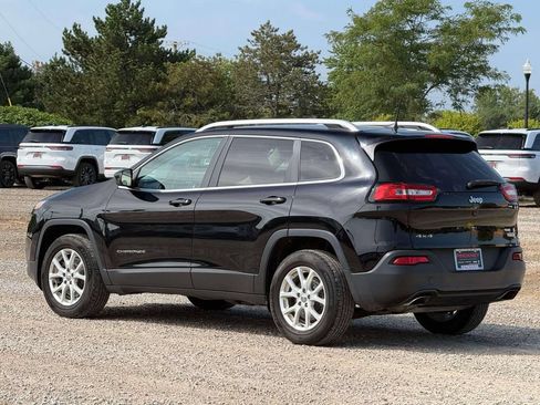 Used 2018 Jeep Cherokee Latitude Plus w/ Cold Weather Group AWD/4WD image 8