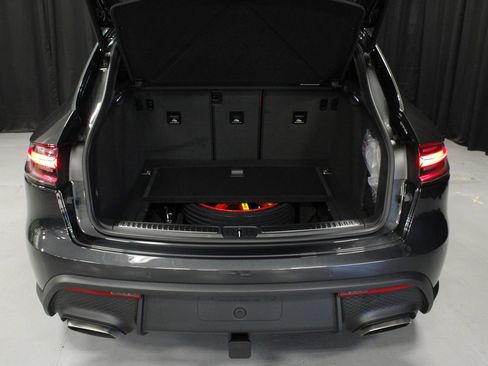 New 2026 Porsche Macan AWD/4WD image 20