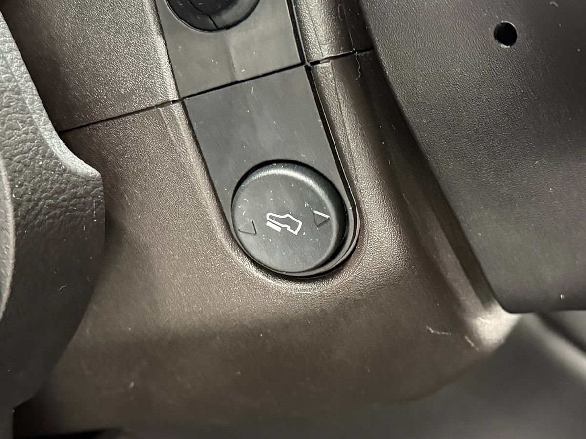 Used 2019 Ford Taurus Limited AWD/4WD image 18