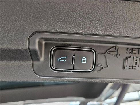 Used 2023 Ford Explorer XLT w/ Equipment Group 202A AWD/4WD image 28
