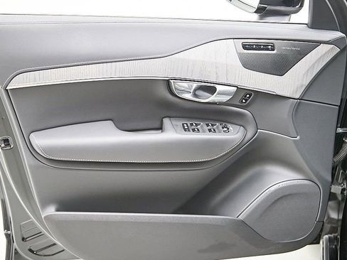 Certified 2025 Volvo XC90 T8 Ultra w/ Protection Package Premier image 9