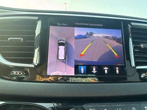 Used 2018 Chrysler Pacifica Touring-L Plus w/ Advanced Safetytec Group FWD image 16