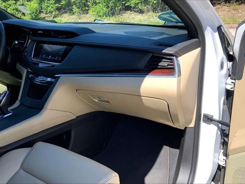 Used 2017 Cadillac XT5 Luxury w/ Driver Awareness Package image 17