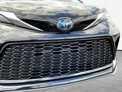 Used 2021 Toyota Sienna XSE w/ XSE Plus Package FWD image 32