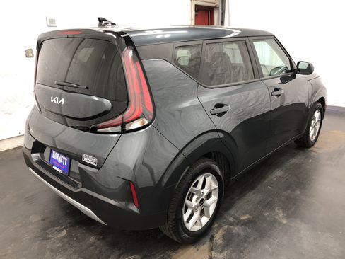 Certified 2023 Kia Soul LX w/ LX Technology Package image 3