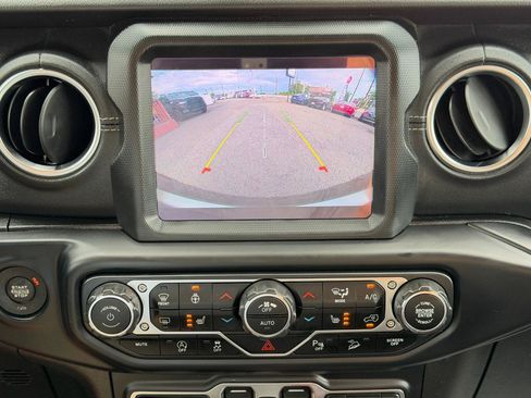 Used 2019 Jeep Wrangler Unlimited Sahara w/ Dual Top Group AWD/4WD image 23