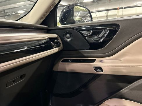 Used 2023 Lincoln Aviator Reserve w/ Jet Package AWD/4WD image 18