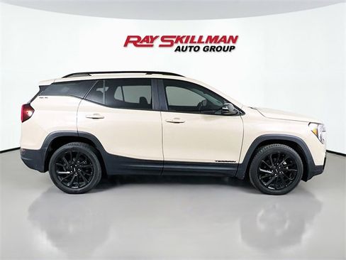 Used 2023 GMC Terrain SLE w/ Driver Convenience Package image 8