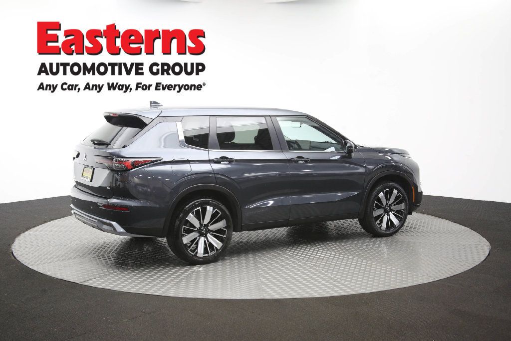Used 2025 Mitsubishi Outlander SE FWD image 45